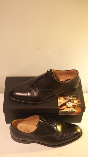 CHEANEY Harrington R Capped Oxford in Black Calf Leather | Rubber Sole