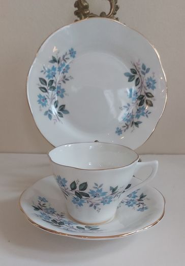 Beautiful Vintage Clare Bone China 14 Piece Teaset for Four in a Beautiful Blue Floral Pattern, Pattern Number 3045