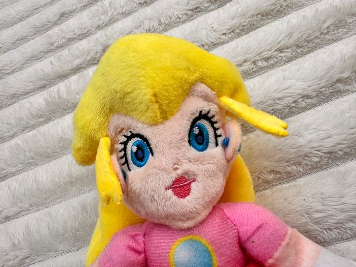 Nintendo Super Mario Princess Peach Plush approx. 20 cm. Used Please see photos