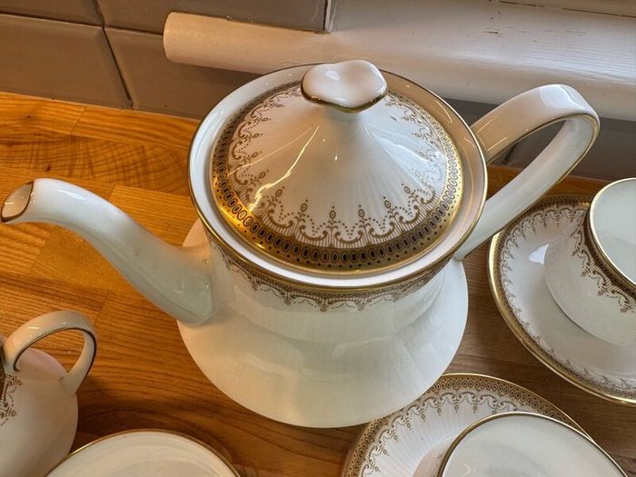 Paragon china Ltd Athena complete tea-set