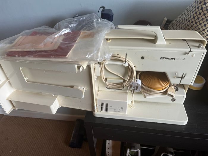 Electric 70s Bernina sewing machine prestine
