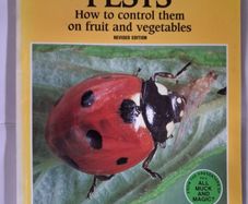 The Organic Handbook 2 / Pests / How to Control them on fruit & vegetables / 2000
