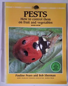 The Organic Handbook 2 / Pests / How to Control them on fruit & vegetables / 2000