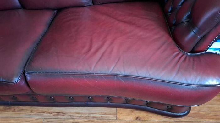 Leather Chesterfield 3 piece suite ( 3-2-1 with sprung pullout bed)