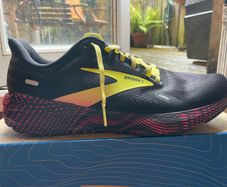 Brooks launch 9 GTS size UK 10
