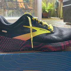 Brooks launch 9 GTS size UK 10