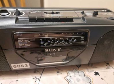 From 1988 Vintage Sony CFS-201LRadio Cassette-Recorder, all function working perfect.