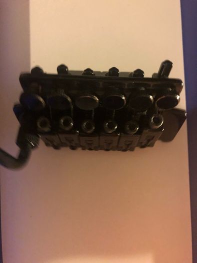 Floyd Rose tremolo double locking system