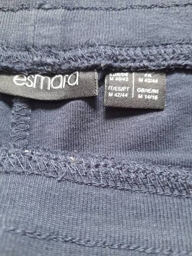 2 pairs of ladies 3/4 lenght shorts
