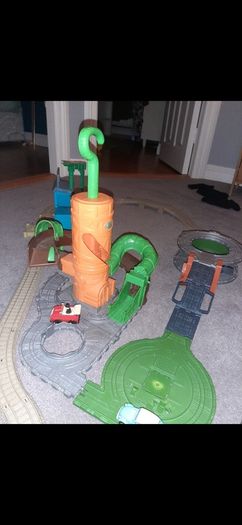Thomas the tank everything! train sets, engines, tracks, carriages.. New Value is more than e1000.