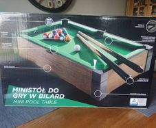 Mini pool table