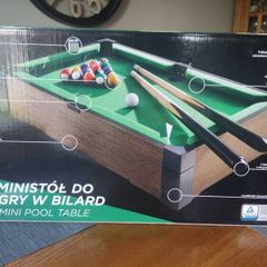 Mini pool table