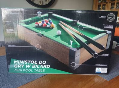 Mini pool table
