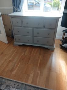 chest of drawers