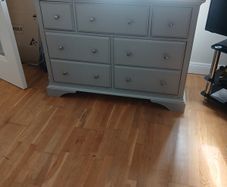 chest of drawers