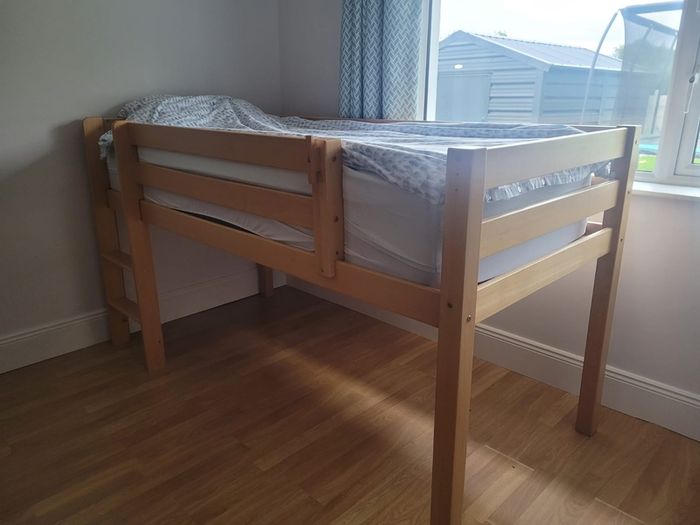 Mid sleeper