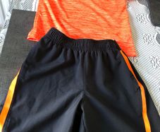 Boys under armour top and shorts age 5/6