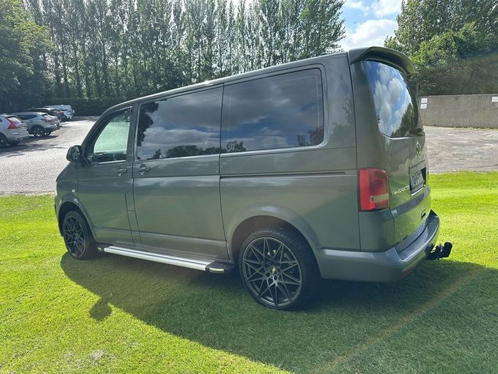 2013 Volkswagen Caravelle 2.0 diesel Automatic 9 seater