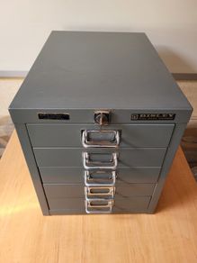 Metal cabinet