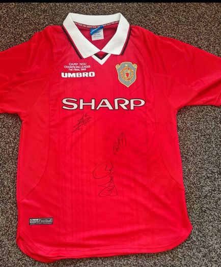 Manchester United Champions League final jersey signed by legends  Stam Giggs Cole