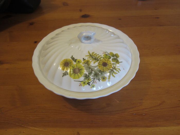 Vintage Myott vegetable dish, DAISY