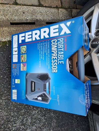 Portable 8 bar compact compressor with tyre pressure gauge and heavy duty 3 meter hydraulic hose suitable for many Diy task's