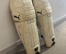 Left-Handed Cricket Equipment Bundle incl. Pads, Gloves, Helmet, Wheeled Bag