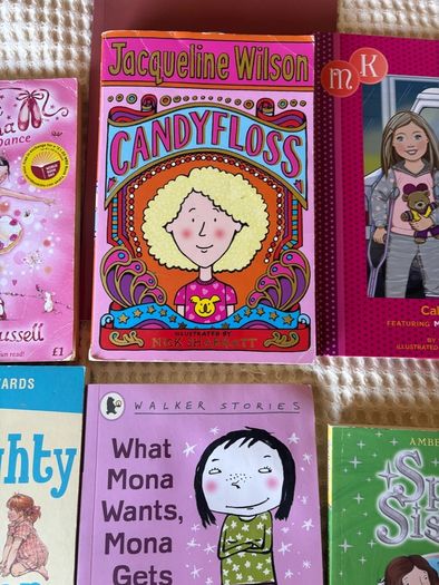 Children's Books (10)  Suit  (6/8 yrs)