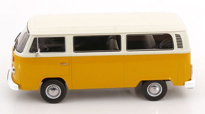 Volkswagen T2b Minibus 1971 - 1/18 - New in Box