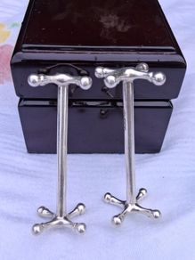 A Pair of Sterling Silver Knife Rests (1904 72 grams)