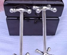 A Pair of Sterling Silver Knife Rests (1904 72 grams)