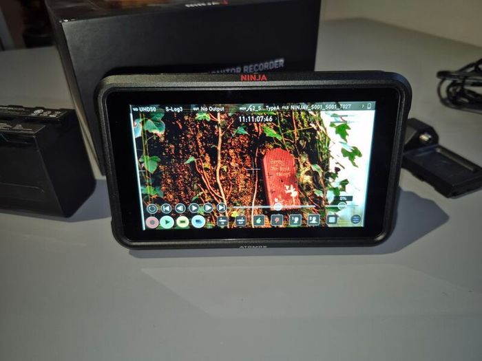 Atomos Ninja V with 1tb SSD and batteries