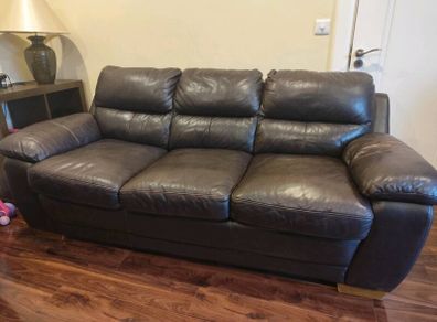 3 & 2 Leather Suite
