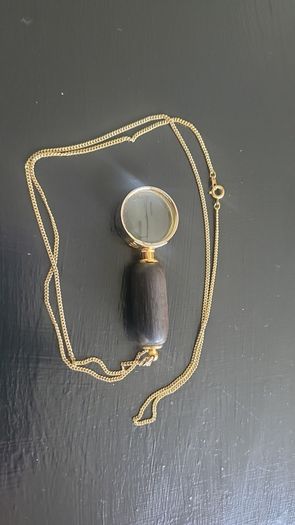 Stunning vintage mini magnifying glass necklace  - gold