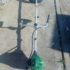 Petrol weed strimmers