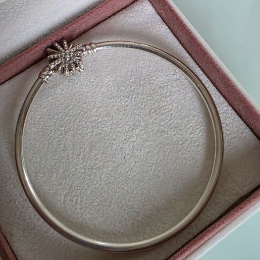Pandora fireworks bangle bracelet very good condition,for the right size please check the last photo.