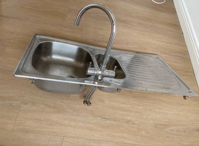 Kitchen sink with faucet