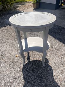Free chair and side table