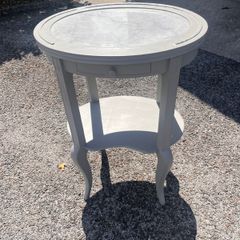 Free chair and side table