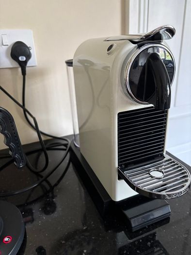 Nespresso Espresso Machine and Aeroccino 4 milk frother