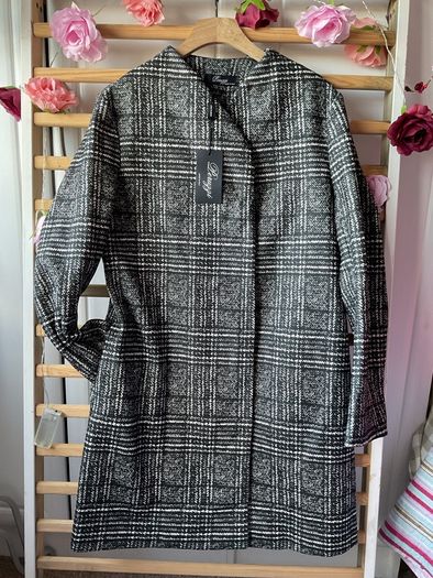 coat Bnwt peruzzi coat size 38 herringbone print.   Italian brand choice boutiques