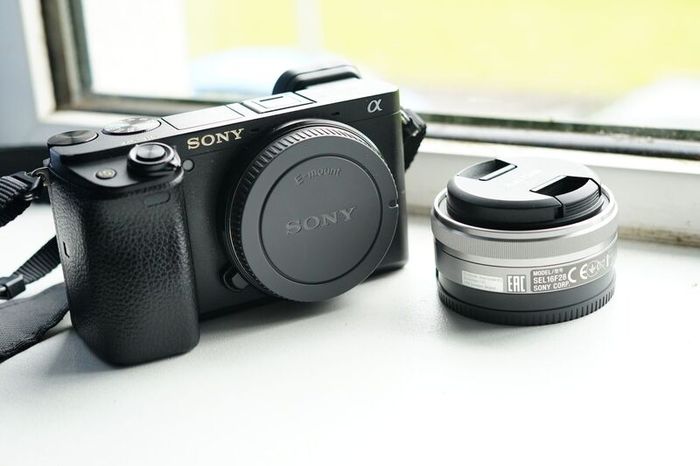 Sony a6400 + 3 lenses + accessories