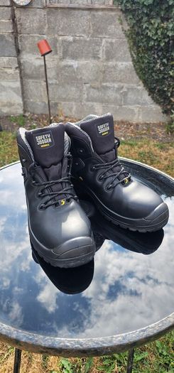 Steel toe work boots