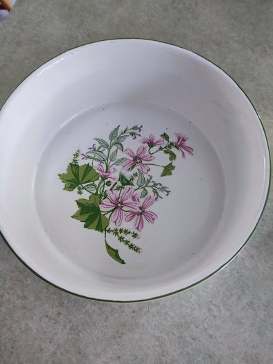 Vintage Souffle Oven or Serving Dish Wiled Mallow Ulster Ceramics Irish 20cm diameter and 7 cm. high made in Ireland
