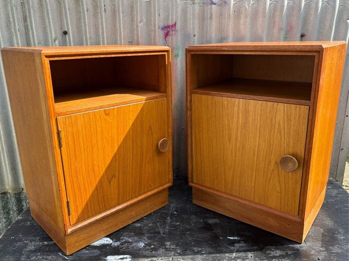 Pair of Midcentury retro vintage Oak Bedsides by Meredew c.1960s