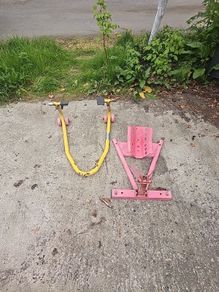 paddock stand & wheel chock