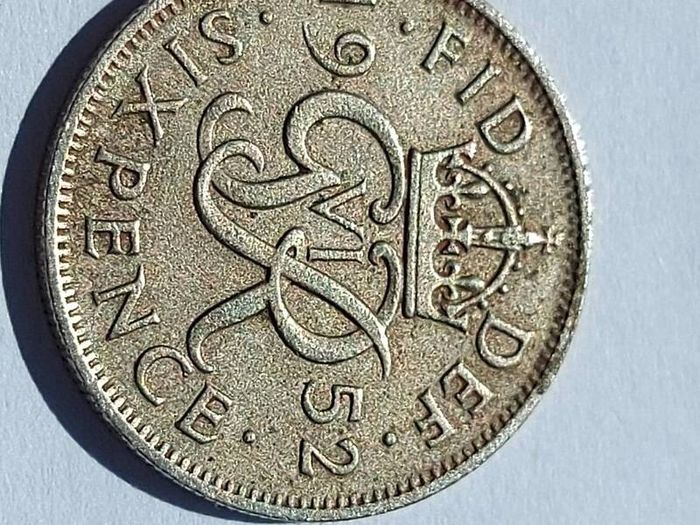 27 English Sixpence's Date Run, including key date 1952