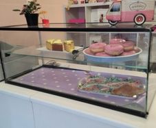 Glass cake bakery display