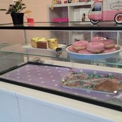 Glass cake bakery display