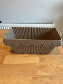 2 Plant pots